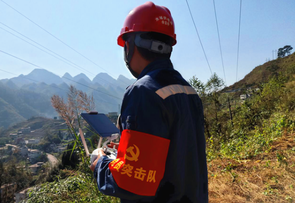 水城供电局使用无人机巡线模式,保障电网用电高(图1) 水城供电局使用无人机巡线模式,保障电网用电高(图1)